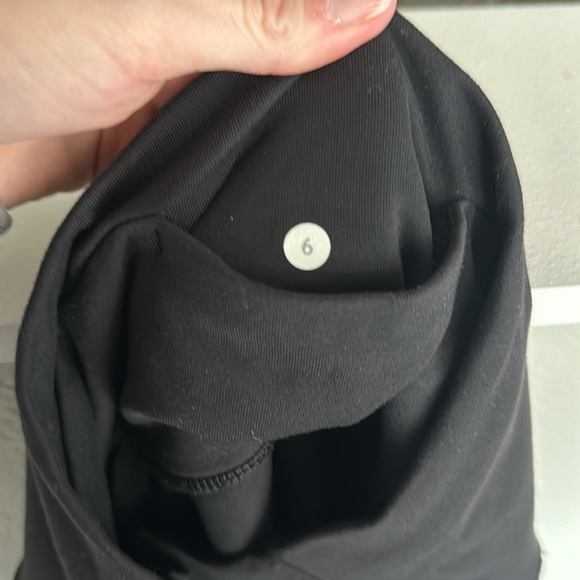 Lululemon size 6 with mesh detailing - Picture 2 of 8